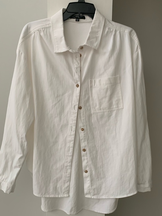 Velvet Heart Tops - Velvet Heart White Button-Up Shirt